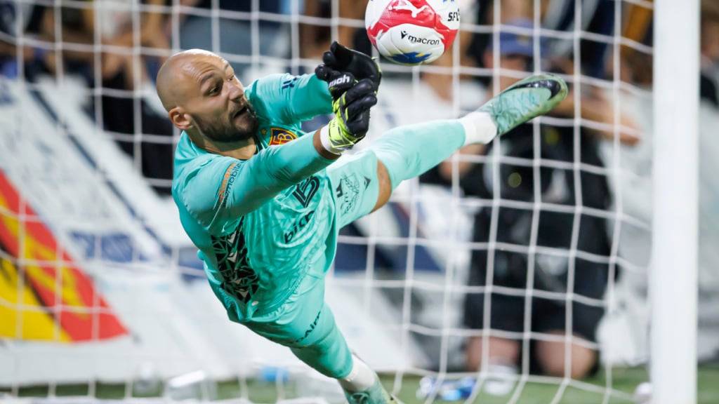 Mirko Salvi rettet den FCB mit drei parierten Penaltys gegen Etoile Carouge