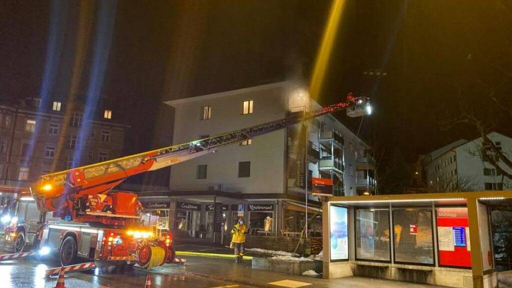 Beim Grillbrand auf einem Balkon eines Mehrfamilienhauses in St. Gallen ist Sachschaden von einigen tausend Franken entstanden.