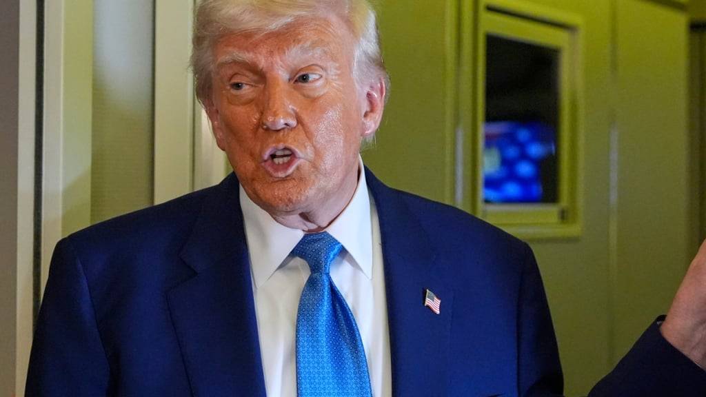 US-Präsident Donald Trump stellt sofortige Verhandlungen im Vatikan über eine Waffenruhe zwischen Russland und der Ukraine in Aussicht. Foto: Alex Brandon/AP/dpa