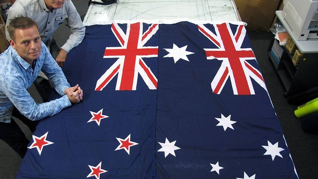 Zum Verwechseln ählich - links die beibehaltene neuseeländische, rechts die australische Nationalflagge