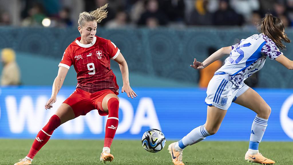 Ana-Maria Crnogorcevic (links) in Action im verlorenen WM-Achtelfinalspiel gegen die nachmaligen Weltmeisterinnen aus Spanien