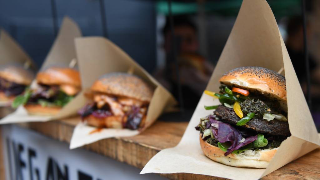 Das EU-Parlament spricht sich gegen Bezeichnungen wie «Veggie-Burger» oder «Soja-Schnitzel» bei Fleischersatzprodukten aus. Allerdings müssen auch die EU-Staaten dem Vorhaben zustimmen.(Symbolbild)