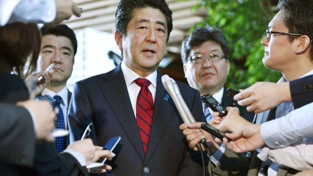 «In Zusammenarbeit mit den USA werden wir gezielte Massnahmen ergreifen, um Nordkorea abzuschrecken»: Japans Premier Shinzo Abe.