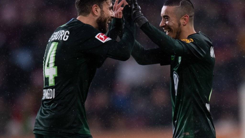 Admir Mehmedi darf bei seinem Comeback für Wolfsburg jubeln: Zwar bleibt der Schweizer ohne Torerfolg, seine Mannschaft gewinnt allerdings locker mit 3:0