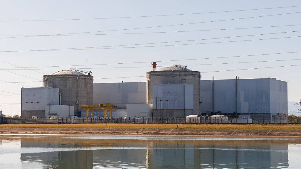 ARCHIV - Das französische Atomkraftwerk Fessenheim steht am Ufer des Rheinseitenkanals. Foto: Philipp von Ditfurth/dpa