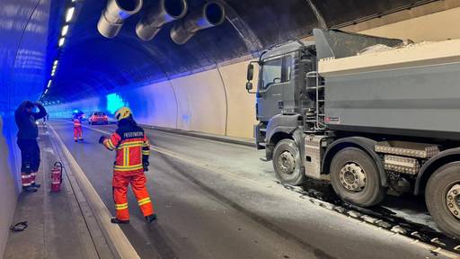 Nach Lastwagenbrand im Lopper – Tunnel wieder offen