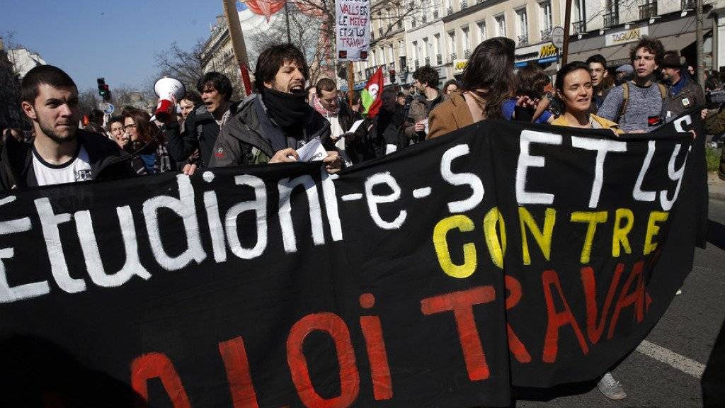 Protestierende Gymnasiasten am Donnerstag in Paris.