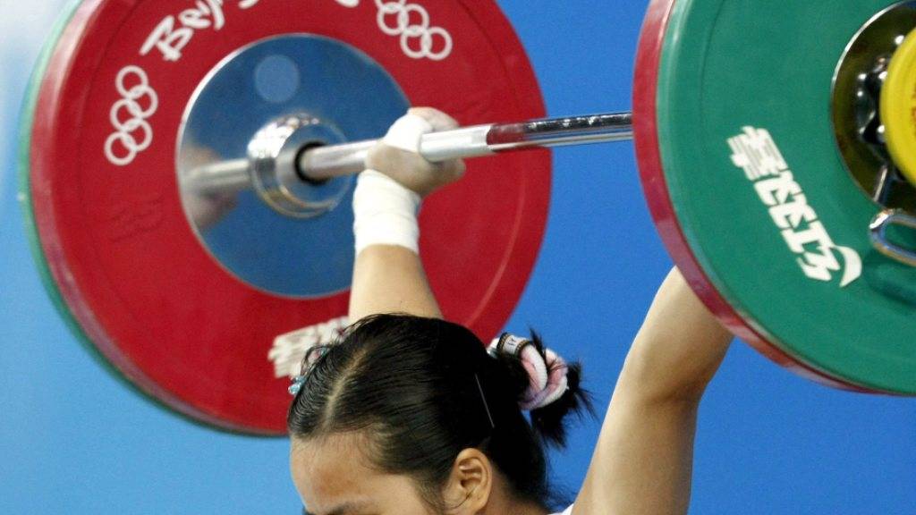 Drei chinesische Gewichtheberinnen, unter ihnen Chen Xiexia (im Bild), müssen ihre 2008 an den Olympischen Spielen in Peking gewonnen Goldmedaillen wegen Dopings zurückgeben