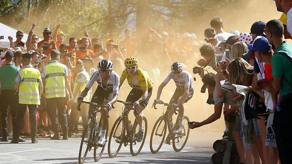 Letztmals bahnten sich die Radprofis 2018 auf dem Weg hinauf zur L'Alpe d'Huez den Weg durch die Zuschauermassen