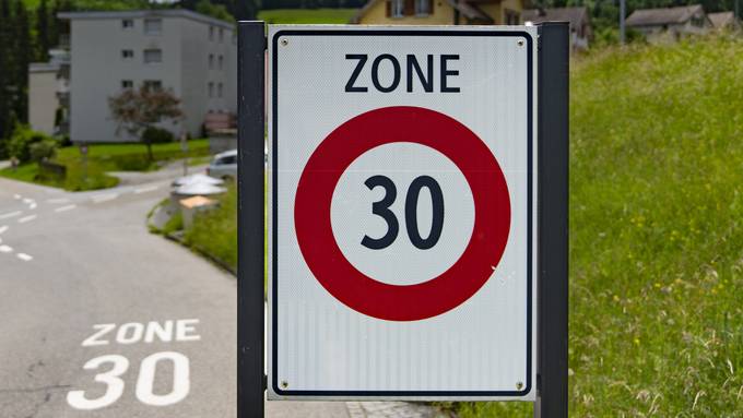 SVP fordert auf Hauptstrasse in Luzerner Dörfern Tempo 50