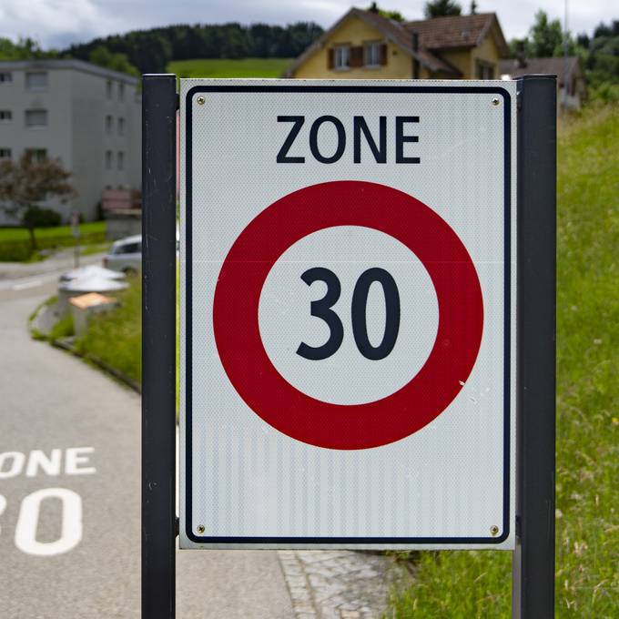 SVP fordert auf Hauptstrasse in Luzerner Dörfern Tempo 50