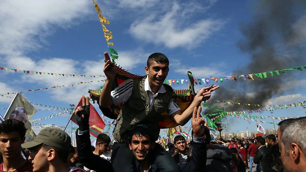 Teilnehmer am Newroz-Fest in Diyarbakir