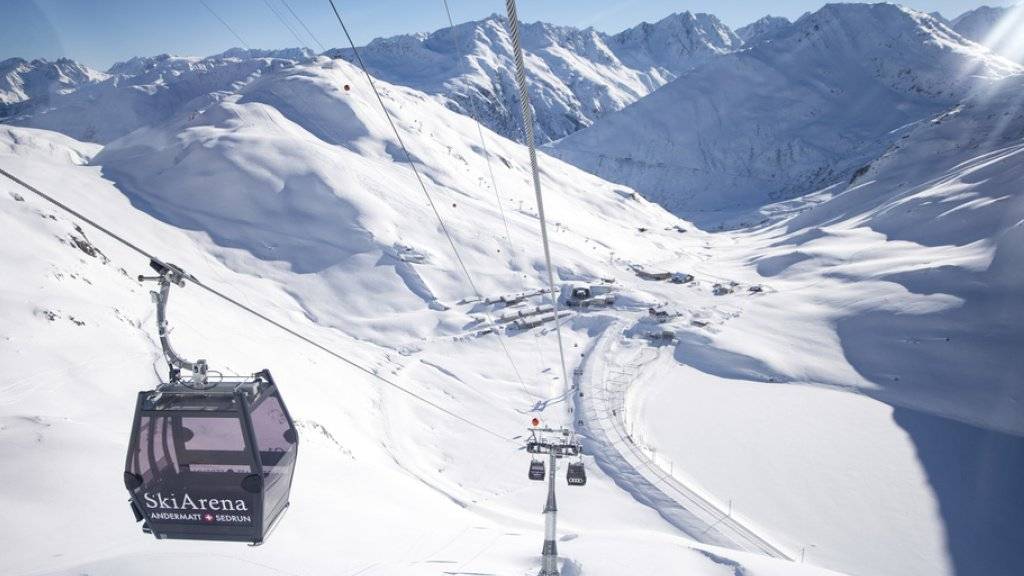 Die Schneehueenerstock Gondelbahn in der SkiArena Andermatt - die Schweizer Seilbahnbranche ist erfreut über ihren Start in die Wintersaison. (Archivbild)