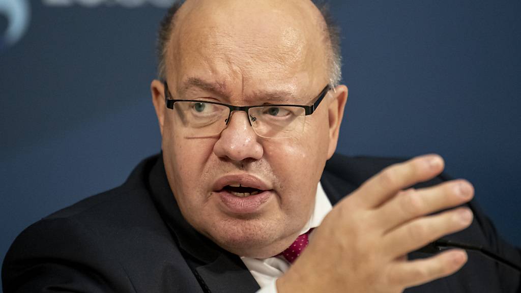 ARCHIV - Peter Altmaier (CDU), Bundeswirtschaftsminister, nimmt an einem Pressestatement am Rande der Digitalen Industriekonferenz 2020 teil. Bundeswirtschaftsminister Peter Altmaier rechnet nach dem Sieg von Biden bei der US-Präsidentenwahl mit einem Aufschwung für den Handel zwischen Europa und Amerika. Foto: Fabian Sommer/dpa