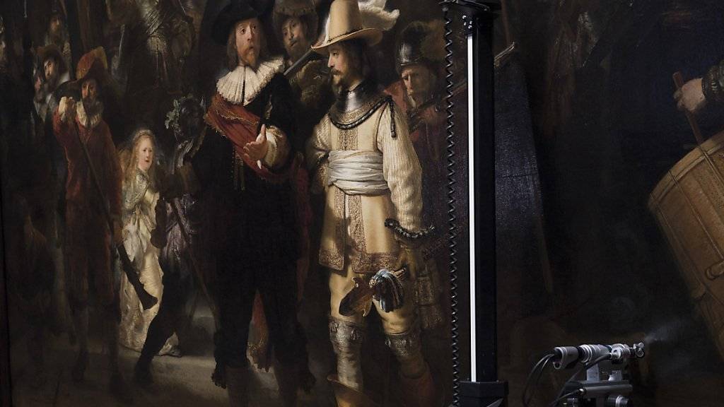 Rembrandt's «Nachtwache» wird auf den Zustand des Gemäldes hin untersucht, bevor es im kommenden Jahr im Rahmen der Rembrandt-Jahrs ausgestellt werden wird. (Archivbild)