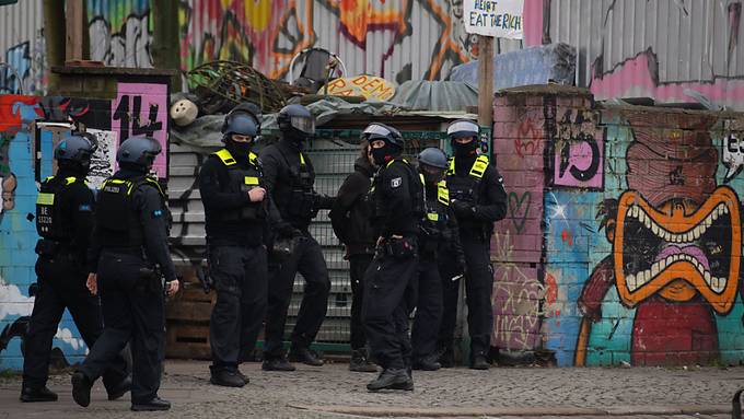 Bei RAF-Fahndung: Deutsche Polizei nimmt zwei Personen fest