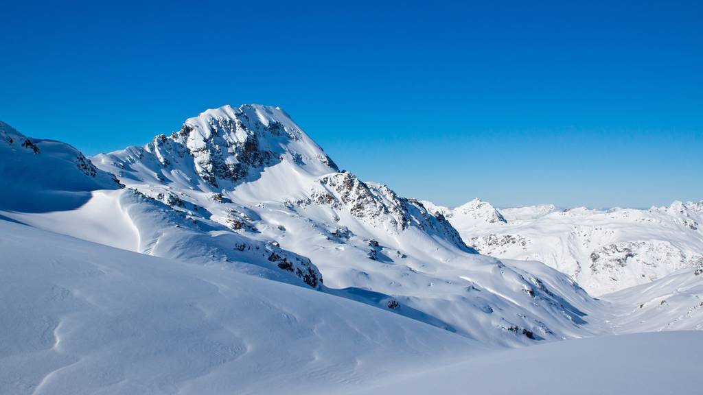 Die schneebedeckten Berge locken jedes Jahr Tausende Skifahrer an - nicht selten kommt es dabei zu Unfällen.