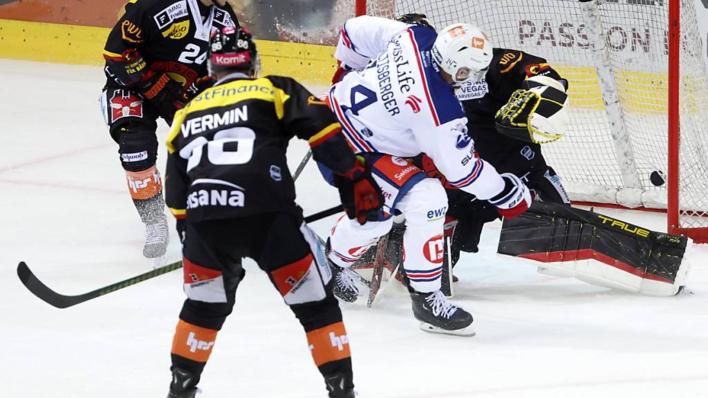 Hart umkämpftes Duell: Chris Baltisberger bezwingt Berns Goalie Adam Reideborn zum 1:0