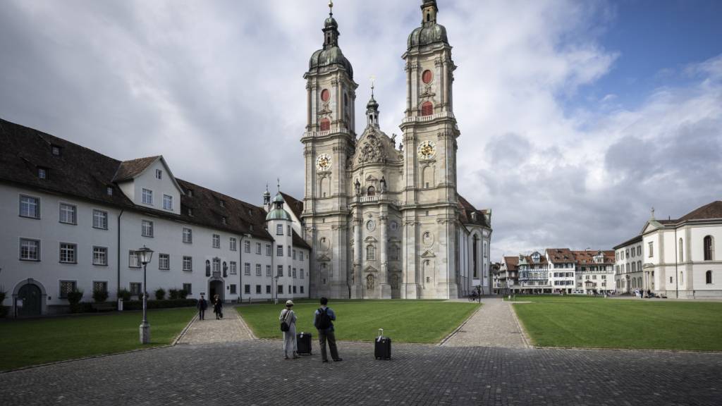 In der St. Galler Kathedrale haben Besucherinnen und Besucher im letzten Jahr über 200'000 kleine Kerzen angezündet. (Archivbild)