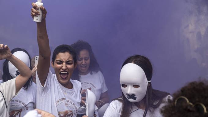 Spanien erlaubt die Geschlechterwahl ab 16 und genehmigt Mens-Urlaub