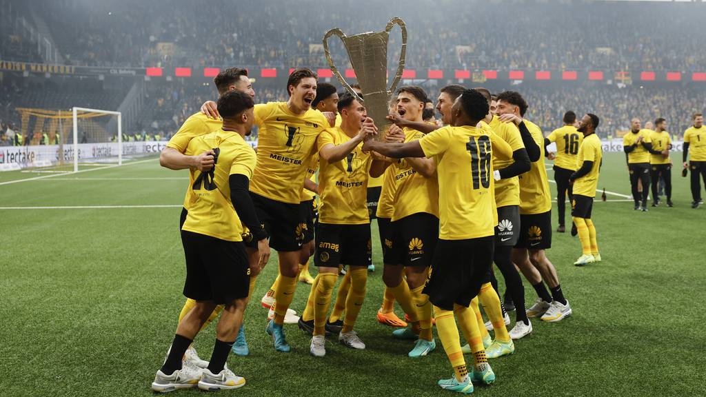 YB zelebriert den vorzeitigen Titelgewinn nach dem 5:1 Sieg gegen den FC Luzern.