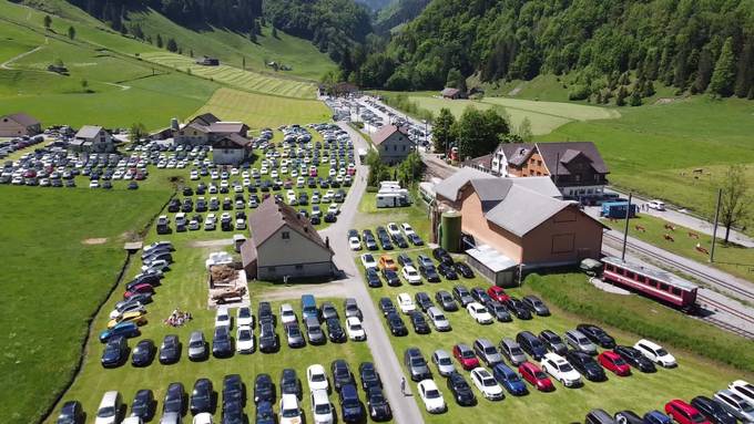 Stau in Wasserauen – «Wanderer reisen vermehrt mit Auto an»