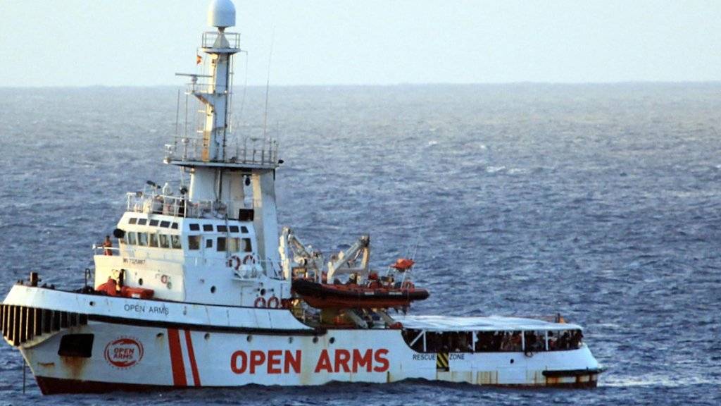 Die Lage auf dem spanischen Rettungsschiff ist laut Aussagen von Augenzeugen explosiv.