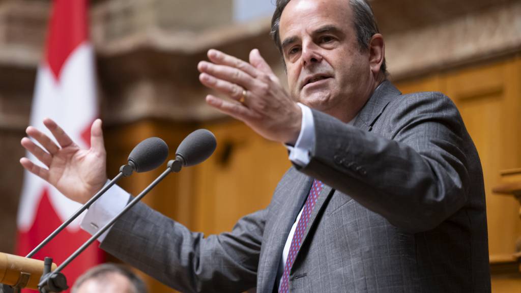 Nationalrat Gerhard Pfister (Mitte/ZG) hat im Nationalrat Unterstützung für seine Idee erhalten, Rücktritte aus dem Bundesrat in der Regel auf das Ende einer Legislatur zu beschränken. (Archivbild)