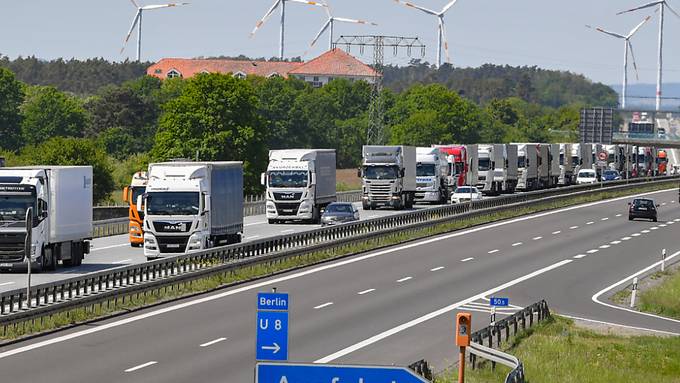 EU verbessert Bedingungen für LKW-Chauffeure - Schweiz interessiert
