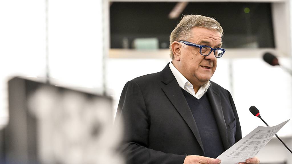 ARCHIV - Pier Antonio Panzeri, damaliges Mitglied des Europäischen Parlaments, während einer Plenarsitzung. Foto: Marc Dossman/European Parliament/AP/dpa - ACHTUNG: Nur zur redaktionellen Verwendung im Zusammenhang mit der aktuellen Berichterstattung und nur mit vollständiger Nennung des vorstehenden Credits