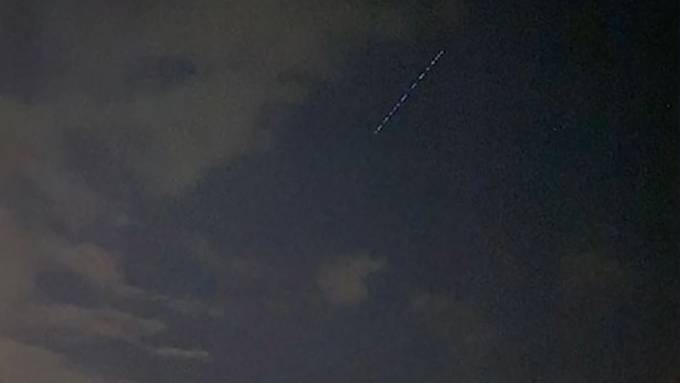 Starlink-Satellit leuchtete für vier Minuten über Seon