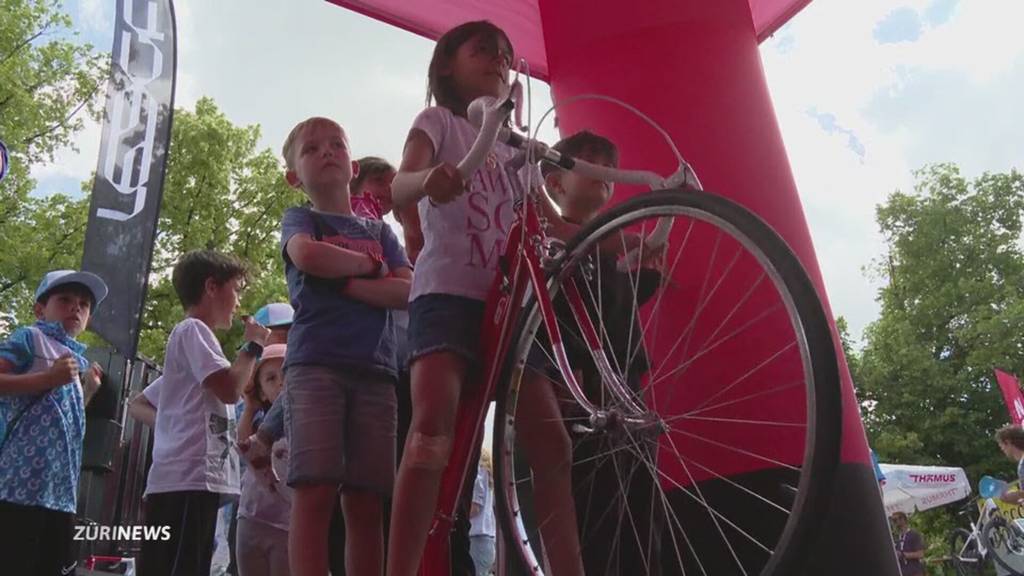 Volksfest am Strassenrand: Tour de Suisse in Regensdorf