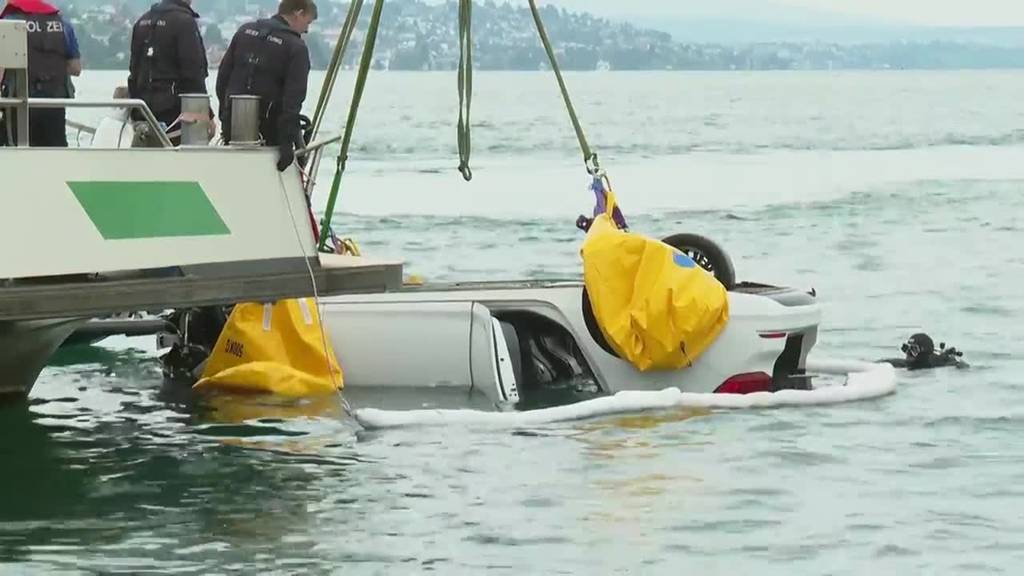 Opel aus Zürichsee geborgen: Mann fährt in Horgen von Fähre in See
