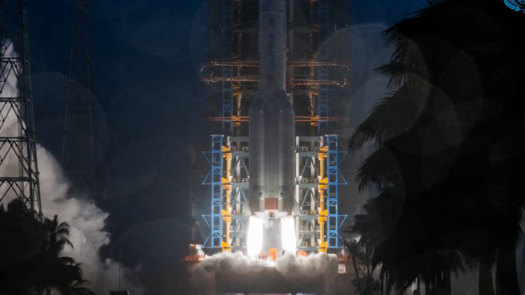 Eine Trägerrakete mit der Mondsonde «Chang'e-6» hob am 3. Mai vom Weltraumbahnhof Wenchang auf der südchinesischen Insel Hainan ab. (Archivbild)