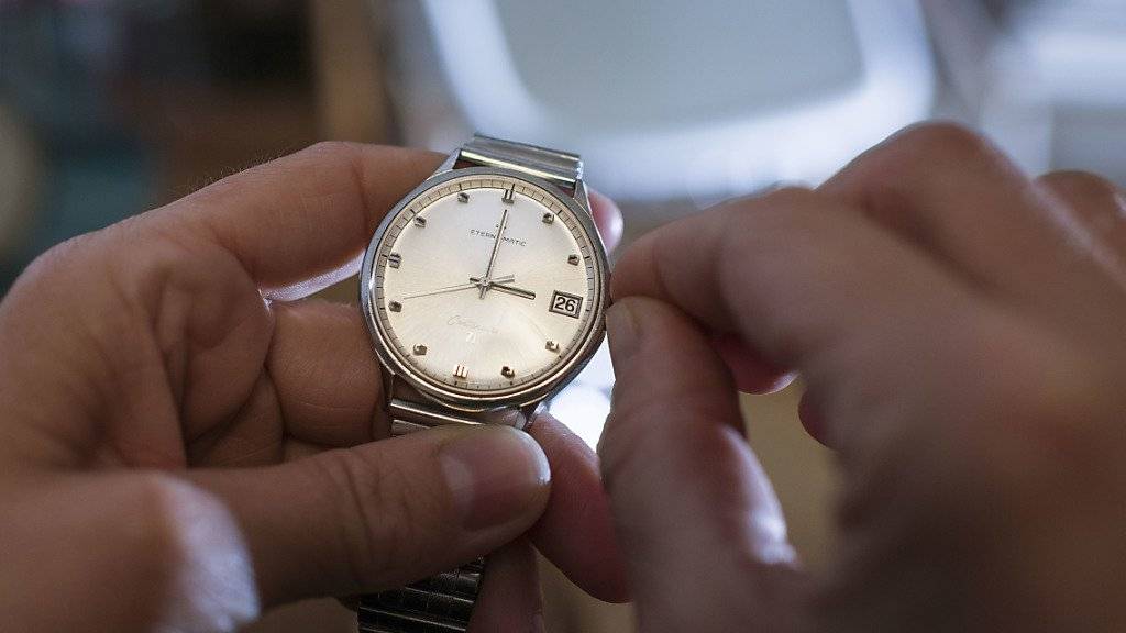 Am morgigen Sonntag wird die Uhr wieder um eine Stunde verstellt. Das System der Sommerzeit ist ein kontroverses Thema mit einer hundertjährigen Geschichte. (Symbolbild)