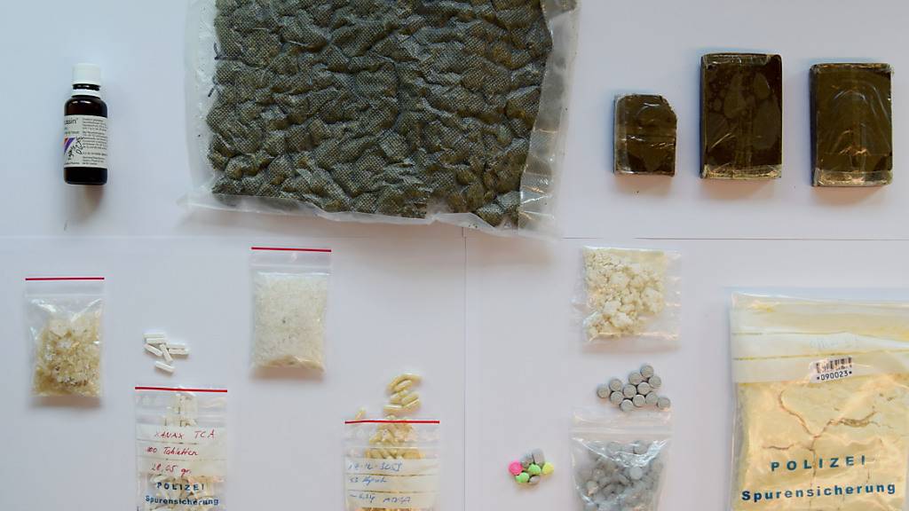 Eine Auswahl der von den Luzerner Strafverfolgungsbehörden beschlagnahmten illegalen Substanzen.