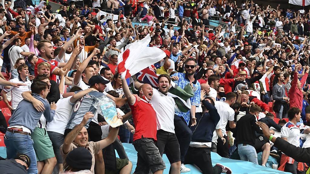 Schon im Achtelfinal zwischen England und Deutschland war das Wembley gut gefüllt, für die Halbfinals und den Final wird die Kapazität nochmals erhöht