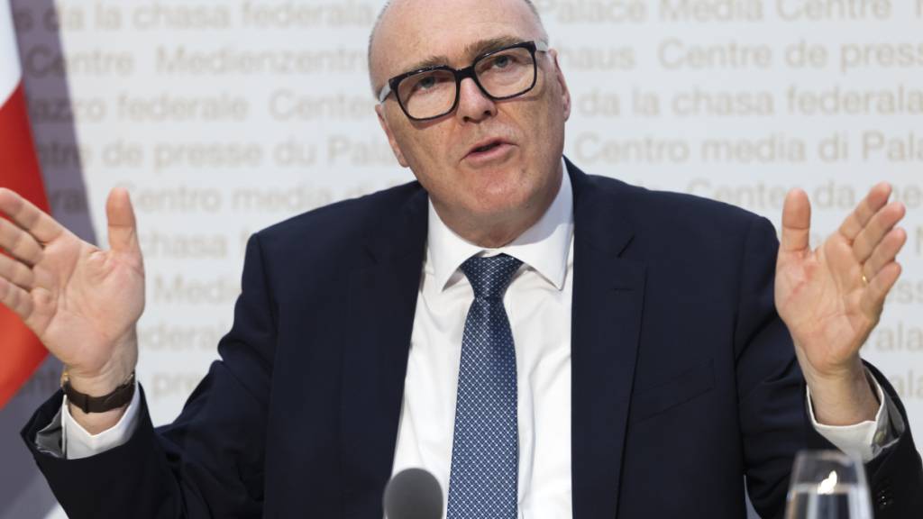 Bundesrat Martin Pfister hat im Interview mit der «SonntagsZeitung» die kriegsführenden Länder namentlich kritisiert. (Archivbild)