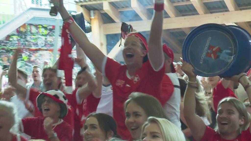 Fussballfans feiern Viertelfinaleinzug