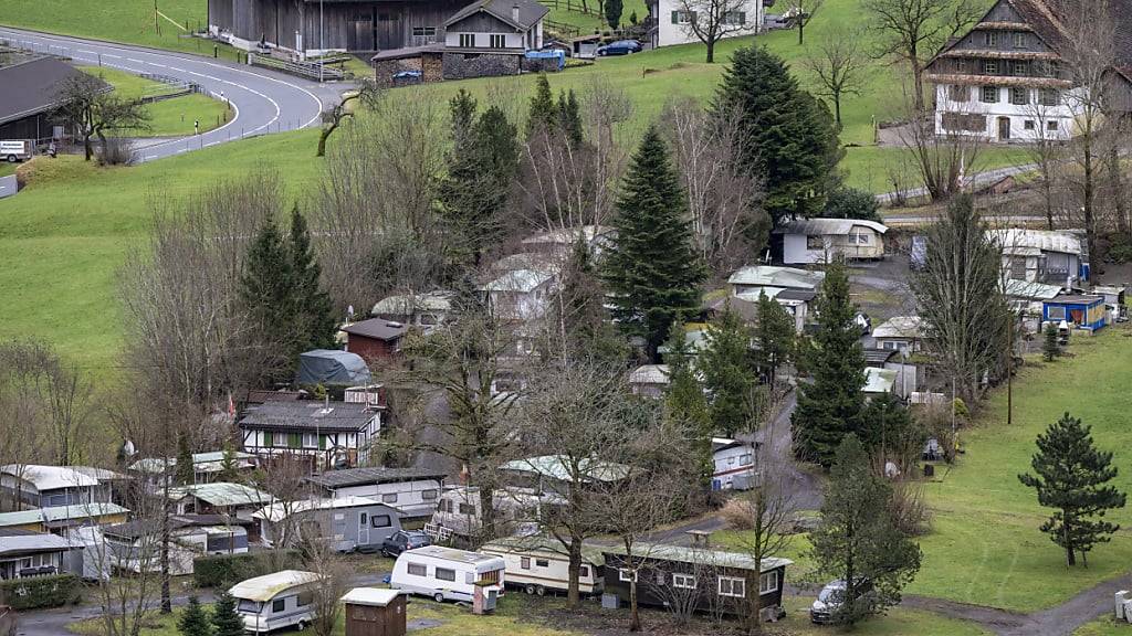 Auf dem Gelände des Campingplatzes Buosingen plant der Kanton Schwyz und der Bund ein Bundesasylzentrum und Ausschaffungszentrum für 170 Personen. (Archivaufnahme)