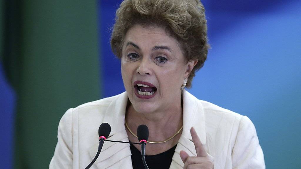Das Eis wird dünn für die brasilianische Präsidentin Dilma Rousseff - nun stellt sich auch das Parlament gegen sie.