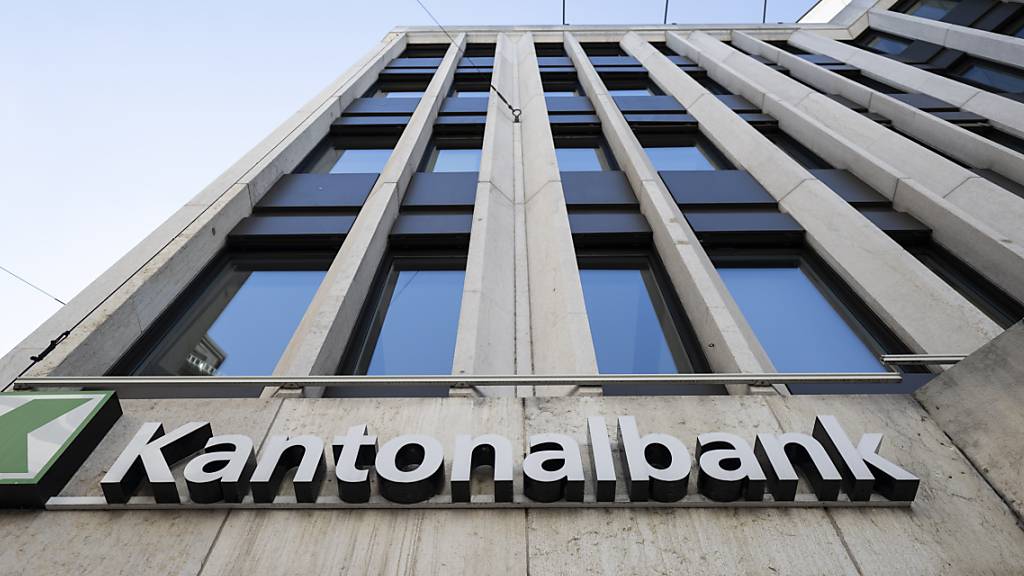 Die St. Galler Kantonalbank schafft die Jahresgebühren für Privatkonten ab. Im Bild zu sehen ist der Hauptsitz der Bank in St. Gallen. (Archivbild)