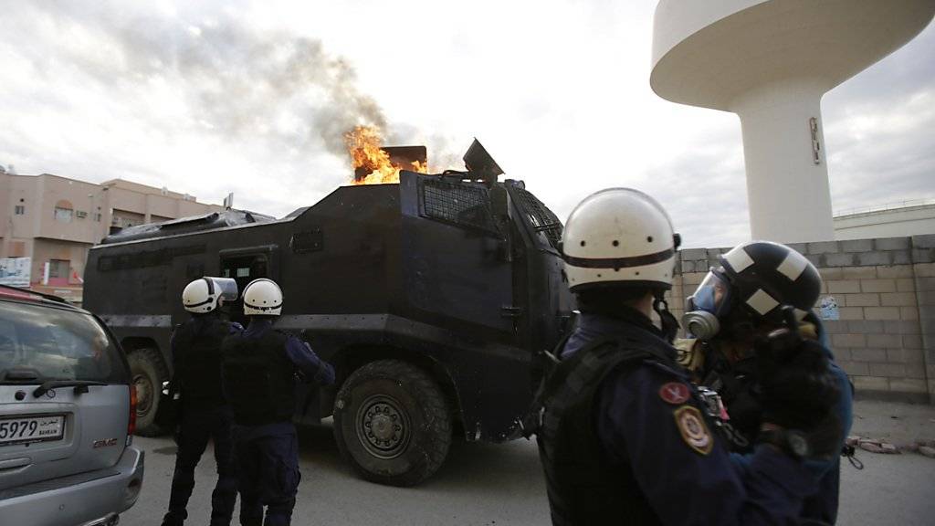 Anschlag auf Polizeifahrzeug: Vier Einsatzkräfte werden in Bahrain verletzt. (Archivbild)