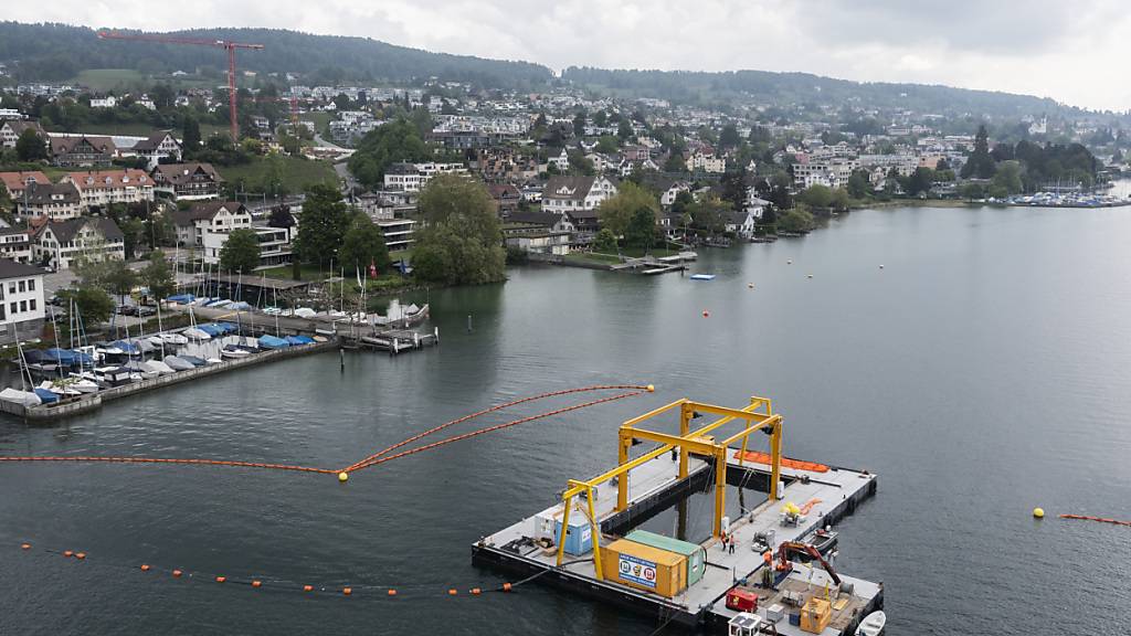 Für die geplante Seegrundsanierung bei einer ehemaligen chemischen Fabrik in Uetikon am See werden weitere Abklärungen vorgenommen. (Archivbild)