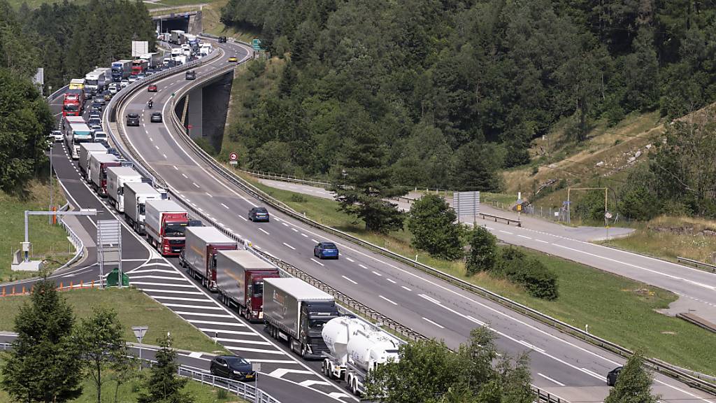 Die Urner Regierung prüft Massnahmen, um die Staubildung am Gotthard zu verringern. (Archivbild)