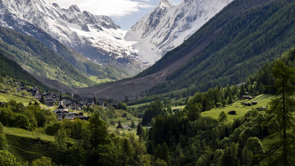 Die nach wie vor gefährliche Lage verhindert Interventionen im Bergsturzgebiet.