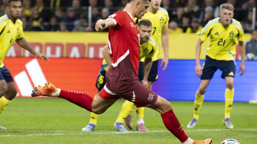 Granit Xhaka trifft gegen Schweden vom Penaltypunkt