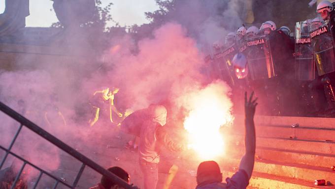 Erneut Demonstrationen und Unruhen in Serbien