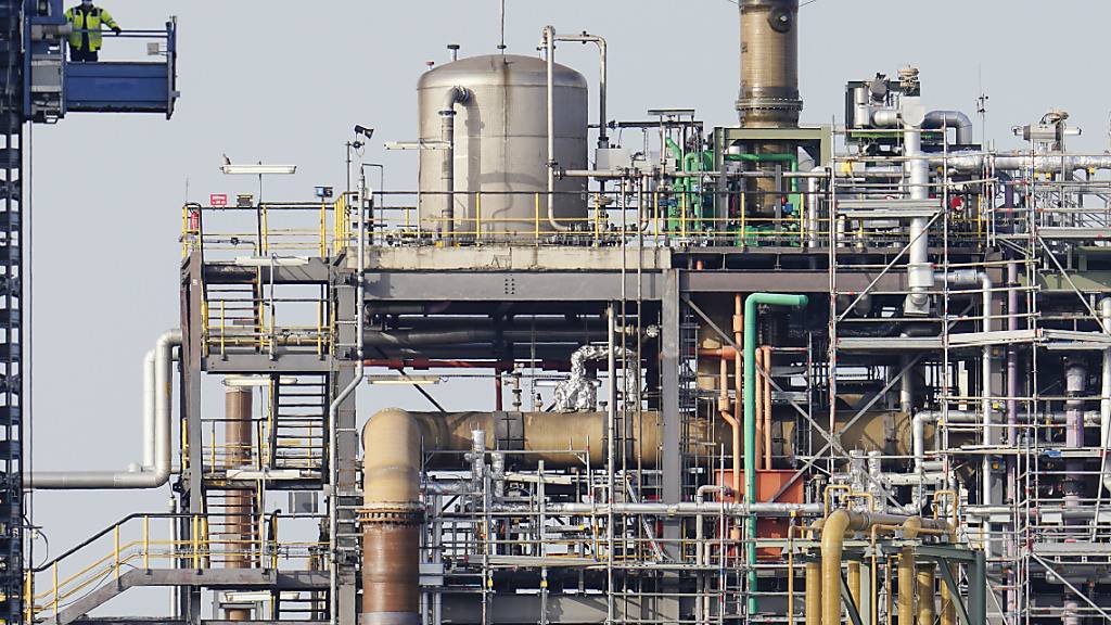 Die deutsche Chemie- und Pharmaindustrie schaut nach einem Krisenjahr pessimistisch auf 2024. Sowohl die aktuelle Geschäftslage als auch die Erwartungen für die kommenden Monate negativ. (Archivbild)