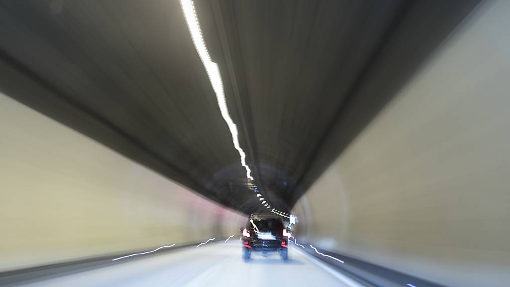 Die Betriebs- und Sicherheitsausrüstungen des Baregg-Tunnels waren Ende 2023 in alarmierendem Zustand und erforderten umfassende Erneuerungsarbeiten. (Archivbild)